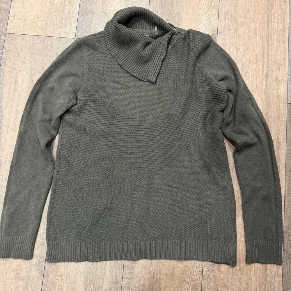 Metric Women’s Green Sweater Size Large